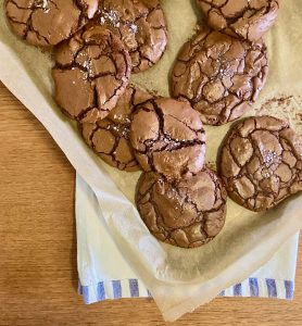 Cookies using baking parchment